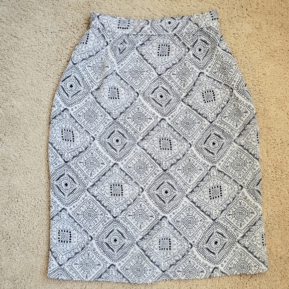Dresses & Skirts - Patterned Pencil Skirt
